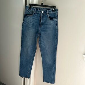 American Eagle Women’s size 6 Mom Jean
